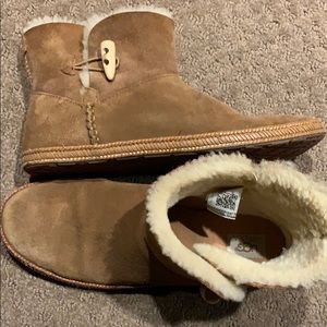 Ugg - kids size 6 aka adult size 8